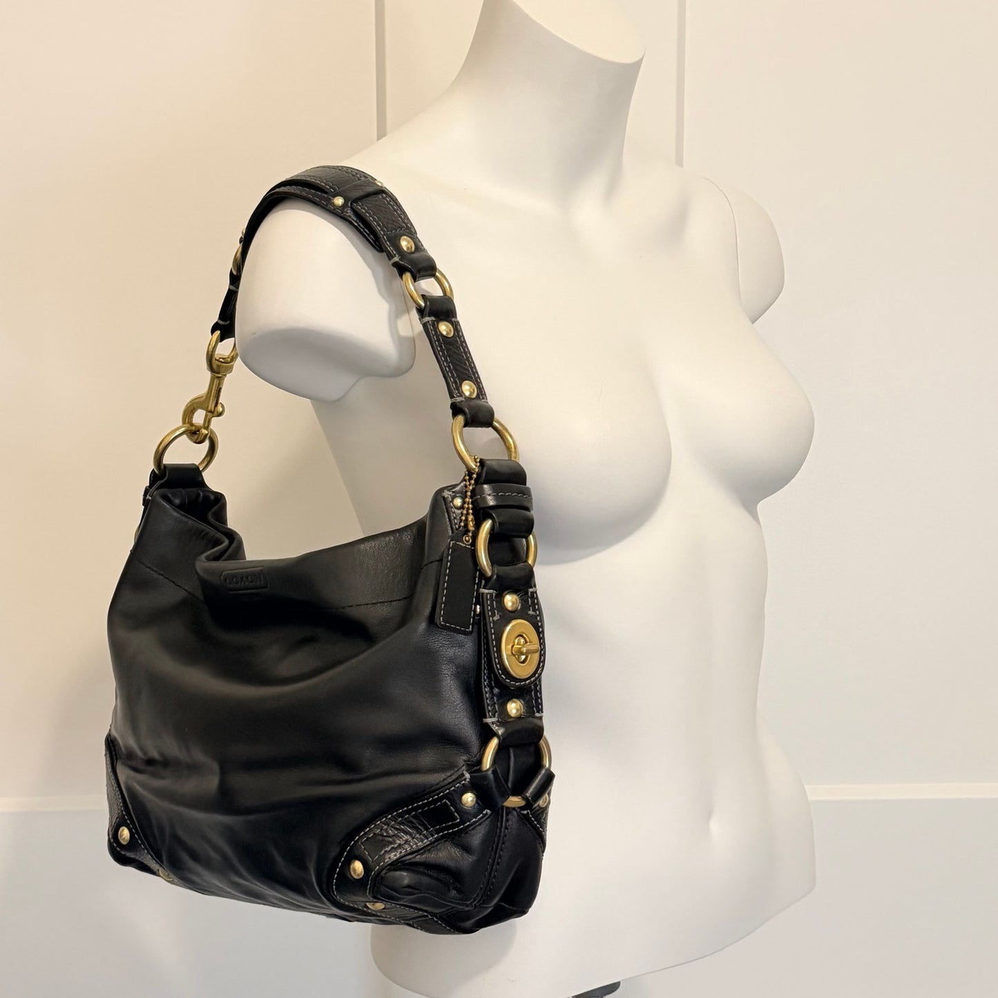 Coach Carly Black Leather Hobo Shoulder Bag Turnlock Brass Hardware Large Purse