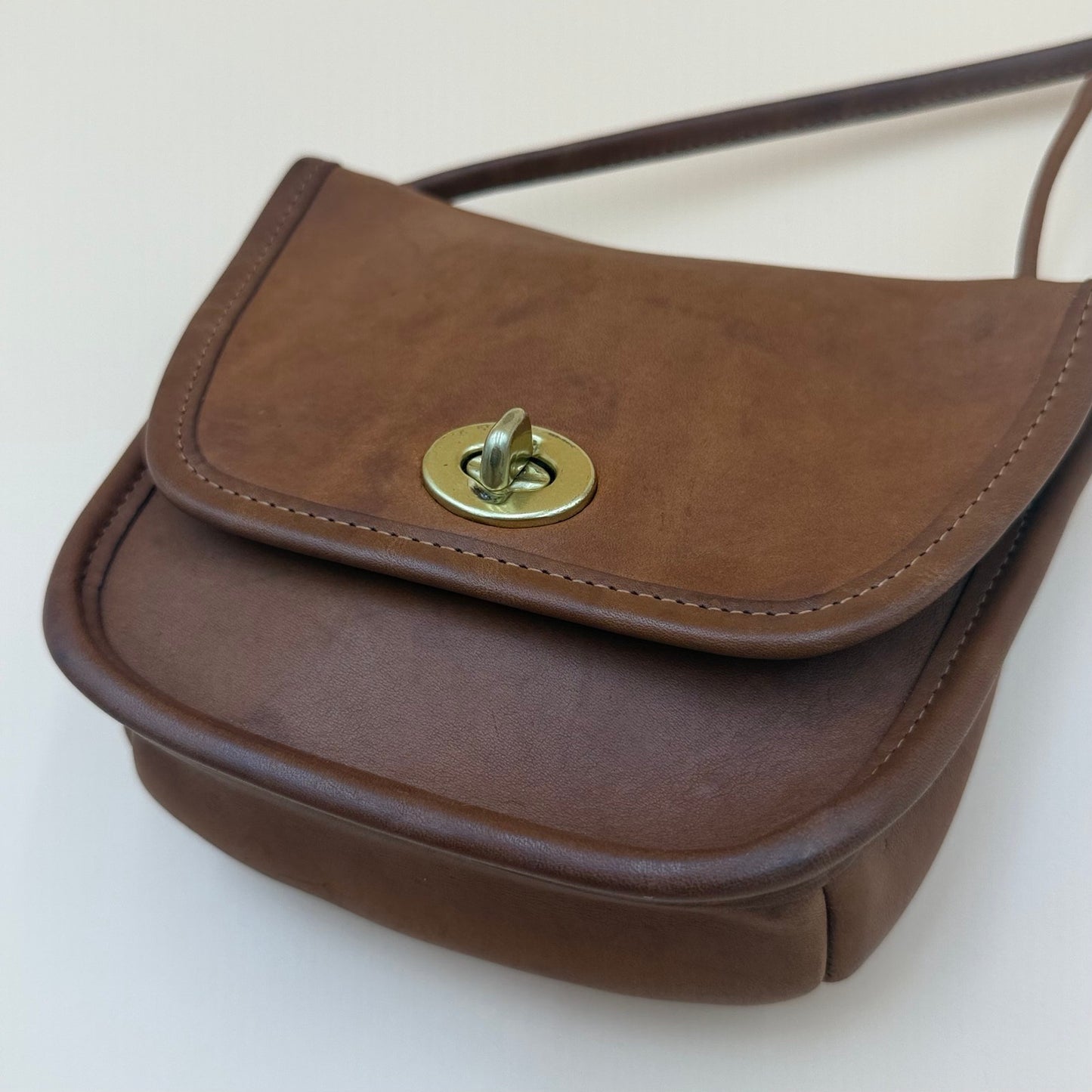 Vintage Coach Brown Glove Tanned Leather Turnlock Crossbody Bag Made in USA