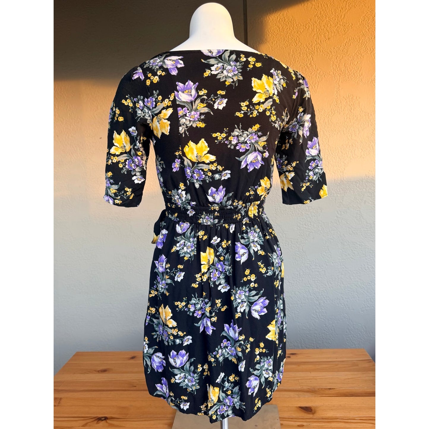 Abercrombie & Fitch purple & yellow floral wrap dress with tie waist, size XS J0092-01